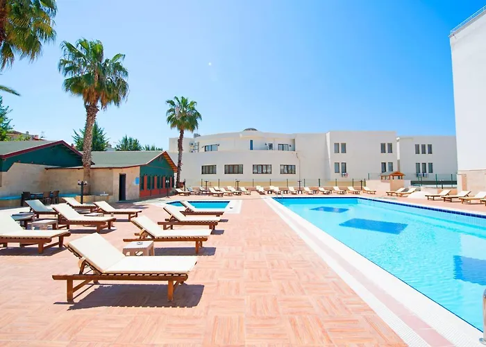 Ayma Beach 库萨达斯